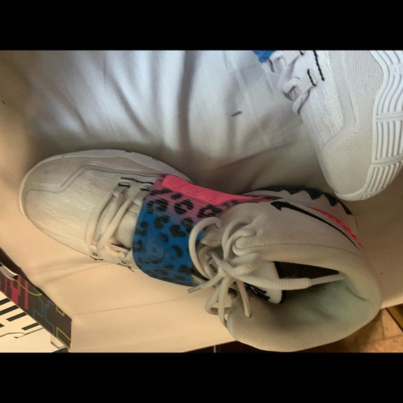 COPY - Kyrie 4 - Picture 3 of 6